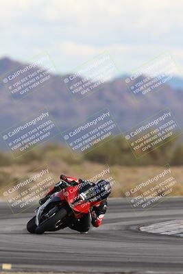 media/Nov-16-2025-Race Pace (Sun) [[8c5fa54630]]/Non Verified Riders (1st 20 Minutes)/5-Turn 15 (110pm)/